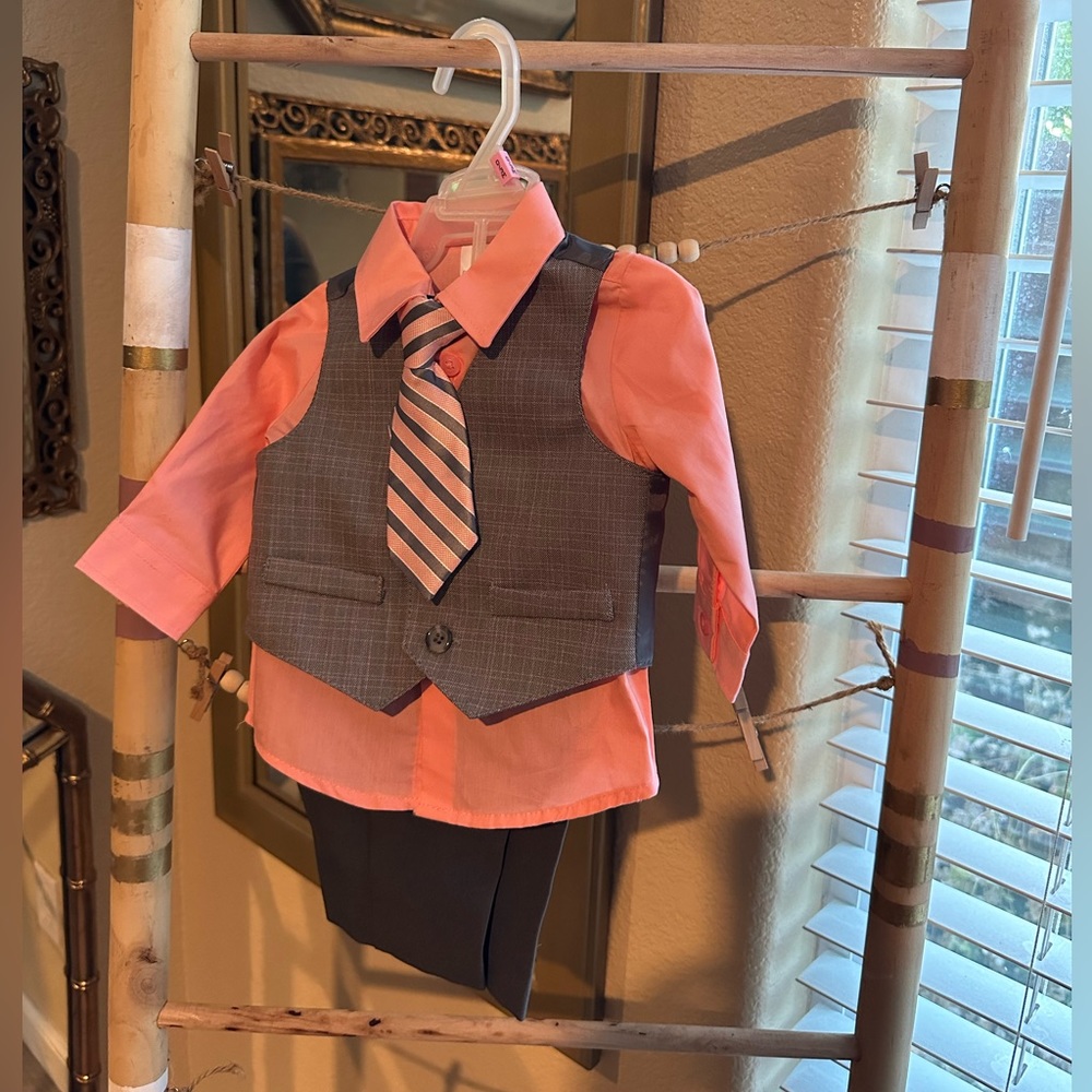NWOT baby 3 piece suit - size 0-3 months